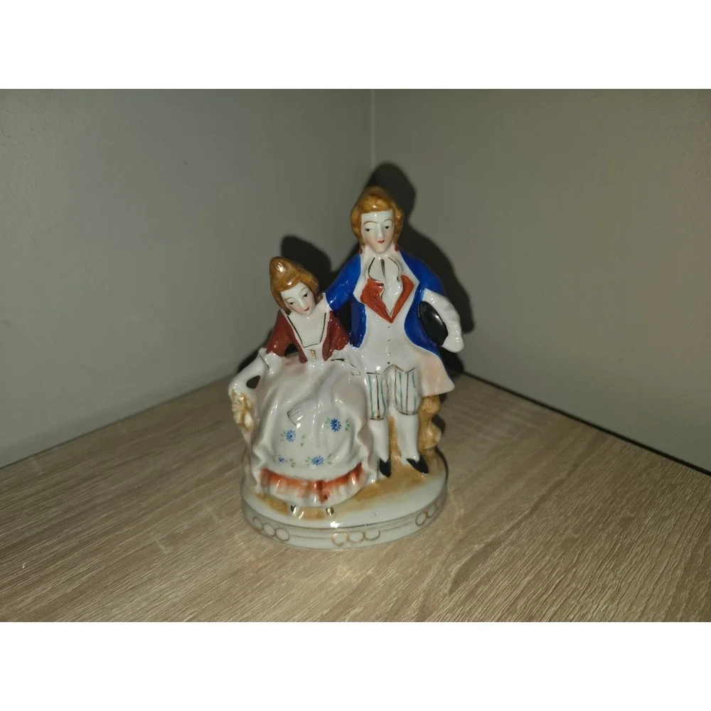 Vintage‎ Occupied Japan Porcelain Figurine Colonial Couple Blue Red Gold Trim